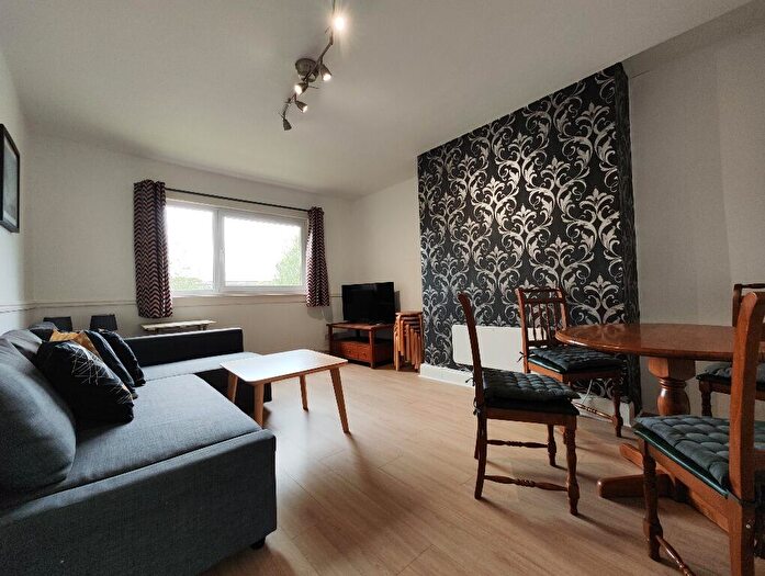 3 Bedroom Flat To Rent In Peat Road, Nitshill, Glasgow, G53