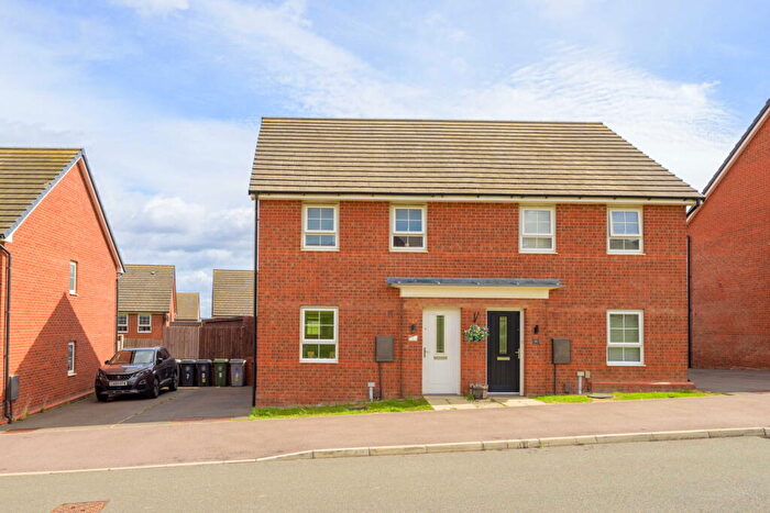 3 Bedroom Semi-Detached House For Sale In Helmsley Road In Grantham, NG31