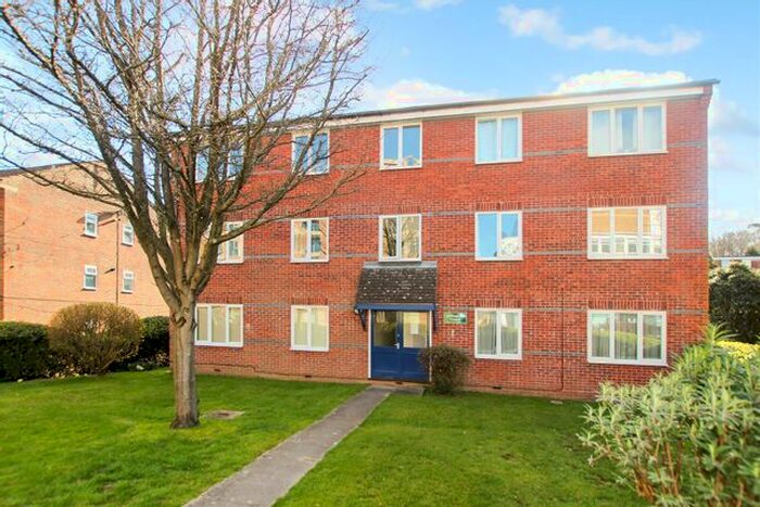 1 Bedroom Flat To Rent In Arlington Court, Haywards Heath RH16