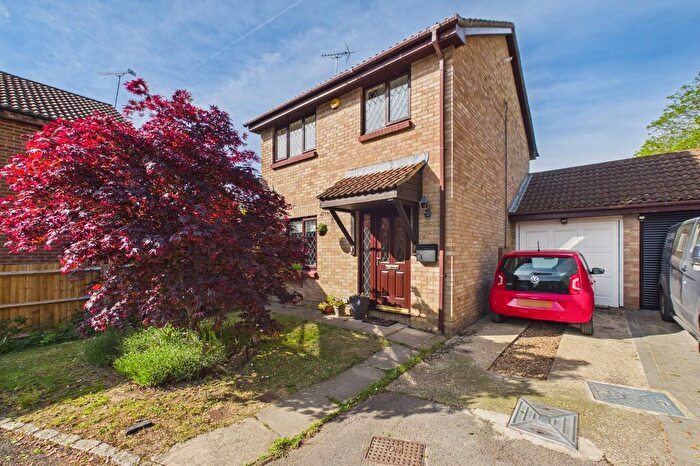 3 Bedroom Detached House For Sale In Bullfinch Close, College Town, Sandhurst, Berkshire, GU47