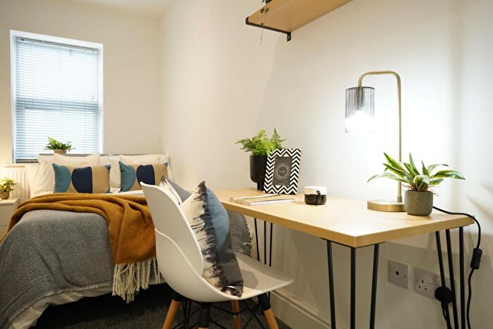 6 Bedroom Flat To Rent In Deramore Street, Manchester, M14