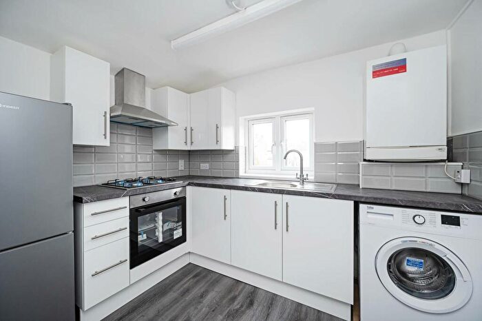 3 Bedroom Flat To Rent In Vernon Road, Turnpike Lane, London, N8