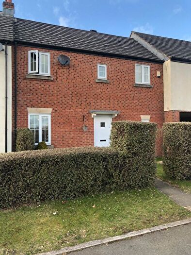 Semi-Detached House To Rent In Giants Seat Grove, Swinton, Manchester, M27