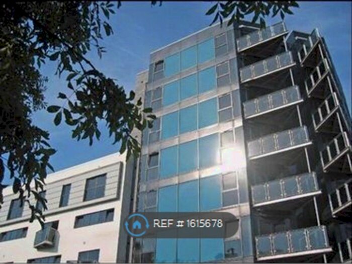 2 Bedroom Flat To Rent In Bishops Corner, Manchester, M15