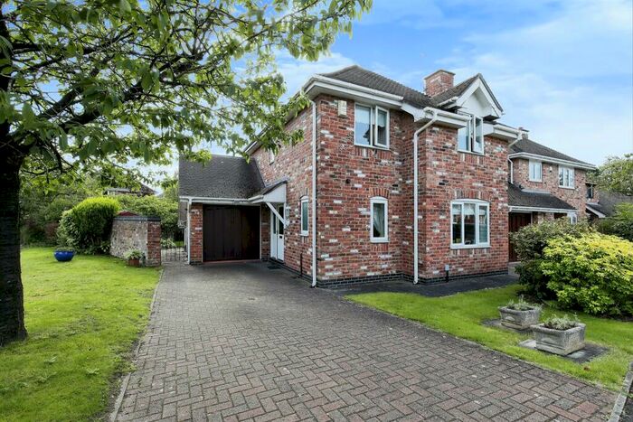 3 Bedroom Detached House For Sale In St. Vincent Drive, Hartford, Northwich, CW8