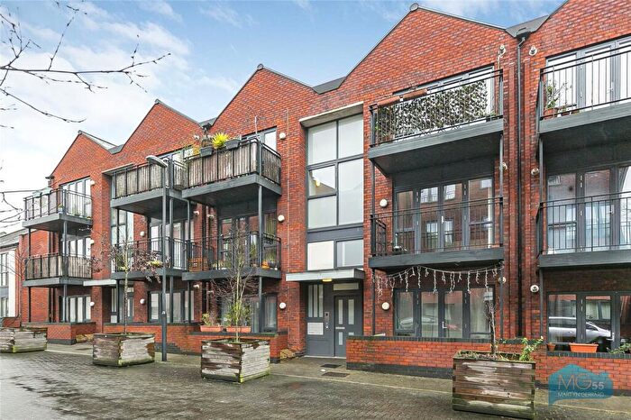 2 Bedroom Apartment To Rent In Leverton Close, Muswell Hill, London, N22