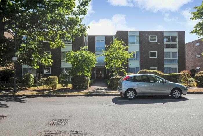 2 Bedroom Flat To Rent In Hatch End, HA5