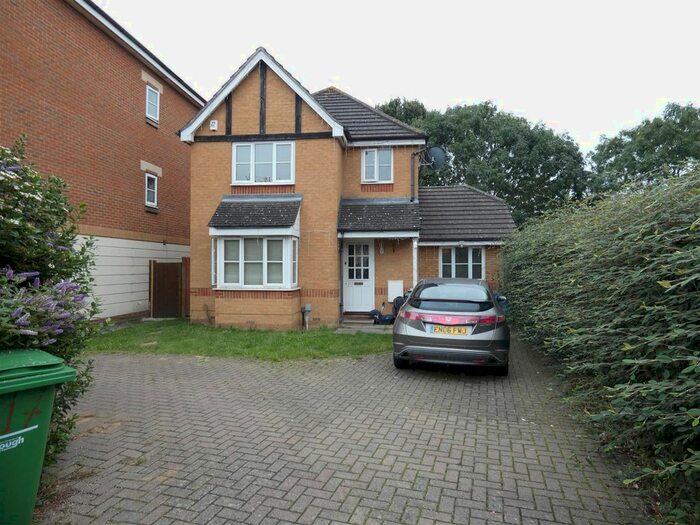 4 Bedroom Detached House To Rent In Earls Lane, Cippenham, Slough, SL1