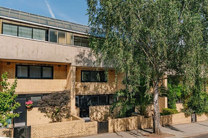 3 Bedroom Flat For Sale In Bassett Street, London, NW5
