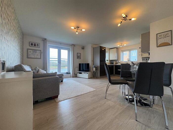 2 Bedroom Flat For Sale In Clenshaw Path, Basildon, SS14
