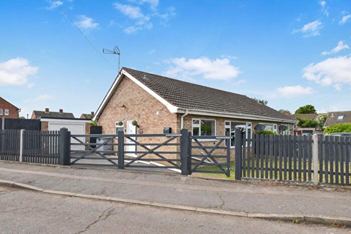 2 Bedroom Semi-Detached Bungalow For Sale In Hermitage Road, Earith, PE28