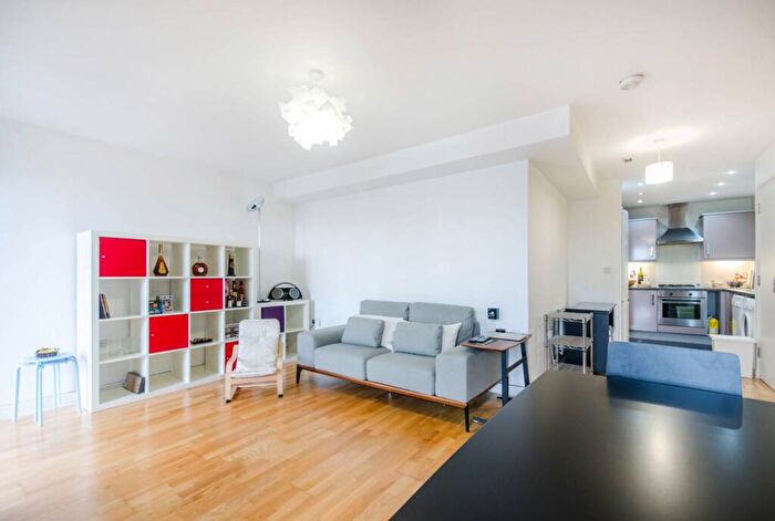 2 Bedroom Flat To Rent In Mikardo Court, Poplar, London, E14