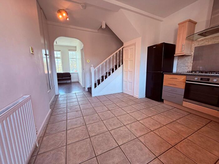 4 Bedroom Flat To Rent In Lower Clapton Road, London, E5