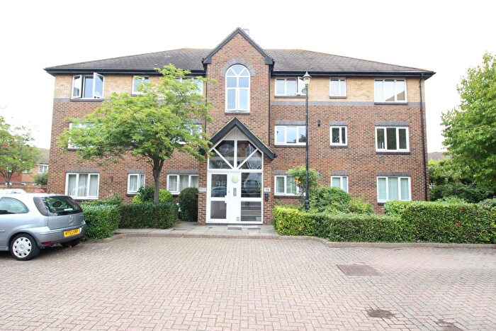 2 Bedroom Flat For Sale In Cotswold Way, Worcester Park, KT4
