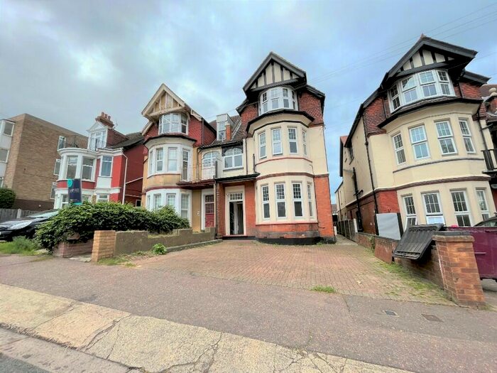 1 Bedroom Flat To Rent In Palmerston Road, Westcliff-On-Sea, Essex, SS0