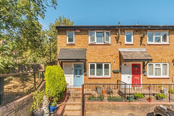 3 Bedroom End Of Terrace House For Sale In Montem Road, Forest Hill, SE23