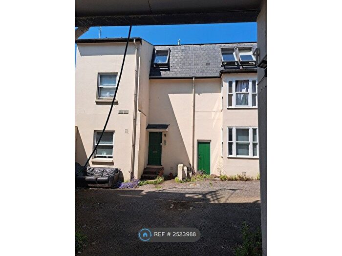 4 Bedroom Flat To Rent In Farm Road, Hove, BN3