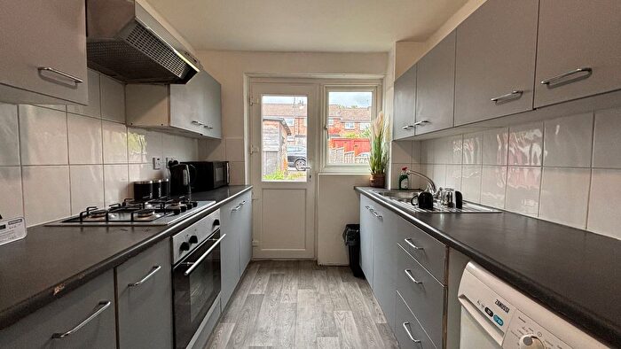 3 Bedroom Terraced House To Rent In Boucher Place, St Werburghs, Bristol, Bristol, Gb, BS2