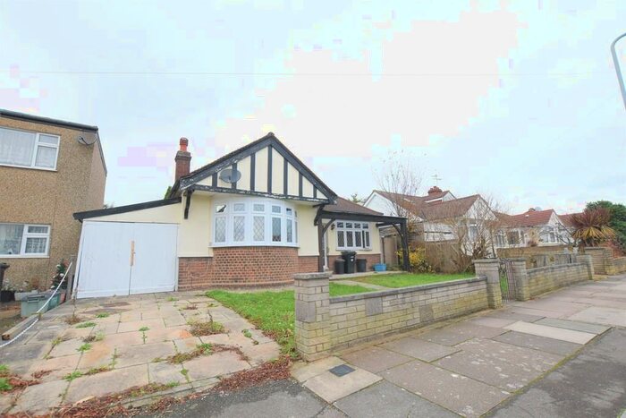 3 Bedroom Detached Bungalow To Rent In Berkeley Avenue, Ilford, IG5