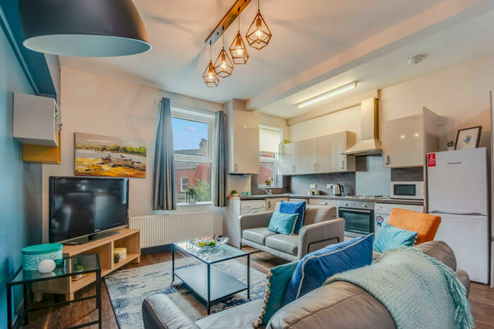 4 Bedroom House To Rent In North Lane, Leeds, LS6