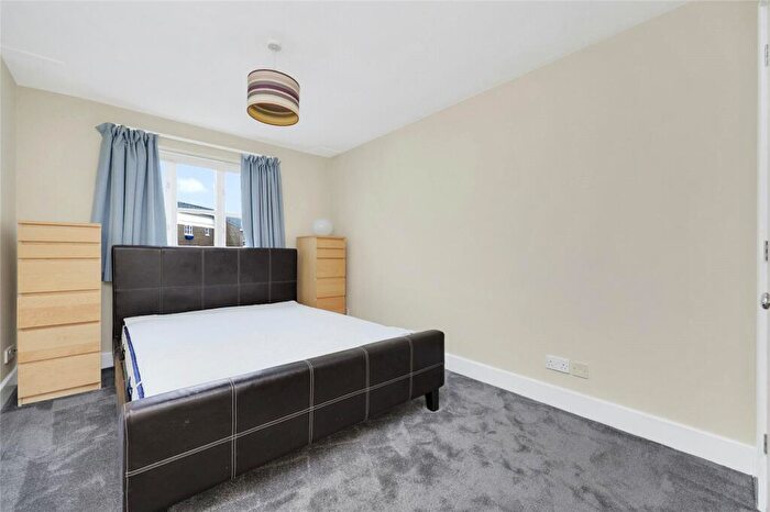 2 Bedroom Apartment To Rent In Victory Place, E14