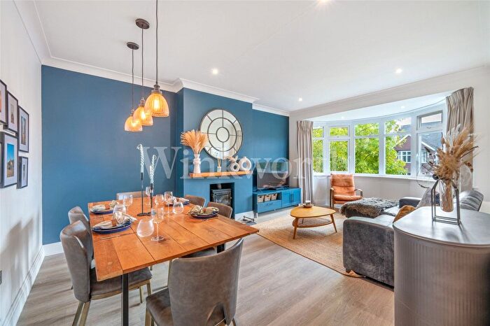 3 Bedroom Maisonette To Rent In The Mount, Creighton Avenue, London, N2
