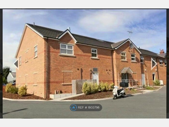 2 Bedroom Flat To Rent In Aberford Road, Oulton, LS26