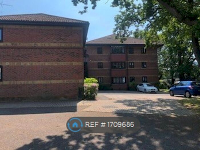 2 Bedroom Flat To Rent In Squires Walk, Southampton, SO19