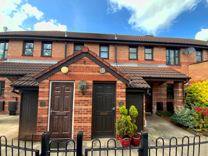 1 Bedroom Flat To Rent In Thornfield Court, Leeds, West Yorkshire, LS15