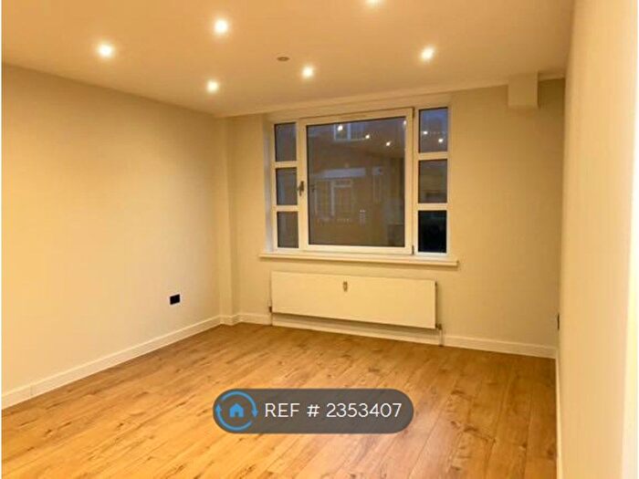 2 Bedroom Flat To Rent In Church Street East, Woking, GU21