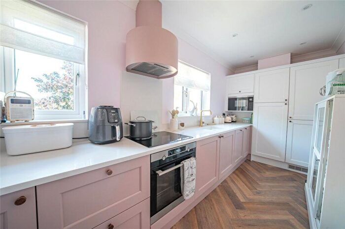 2 Bedroom Apartment For Sale In Radlyn Park, West End Avenue, Harrogate, North Yorkshire, HG2