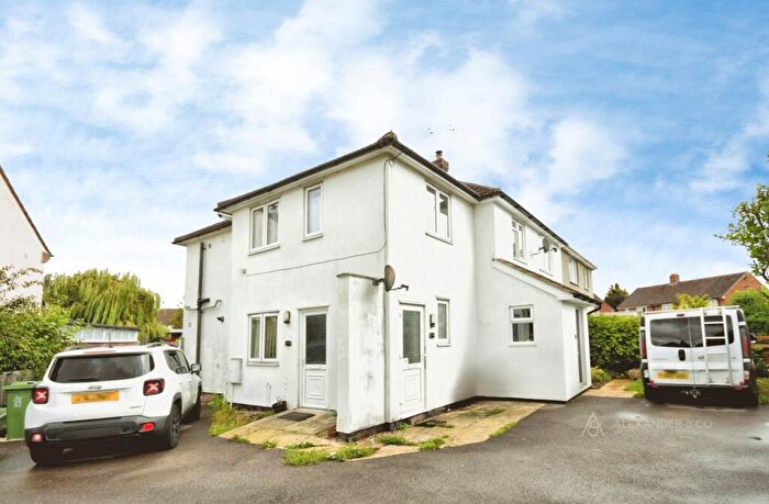 Flat To Rent In Churchill Avenue, HP21