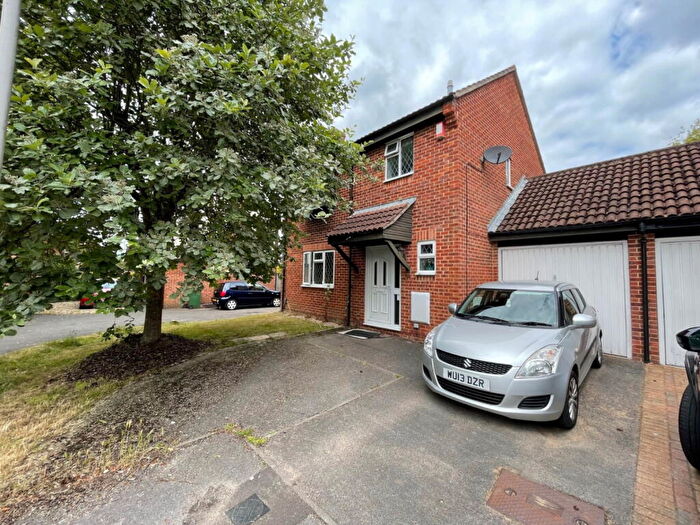 3 Bedroom Link Detached House To Rent In Cholsey Road, Thatcham, RG19