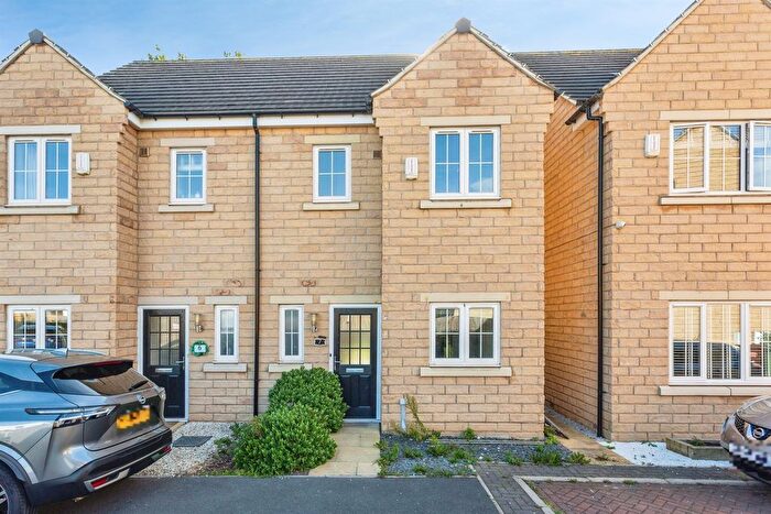 3 Bedroom Semi-Detached House For Sale In Imperial Close, Wakefield, WF2