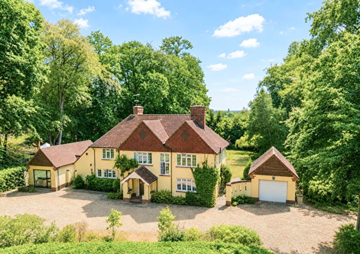 4 Bedroom Detached House For Sale In Waverley Avenue, Fleet, GU51