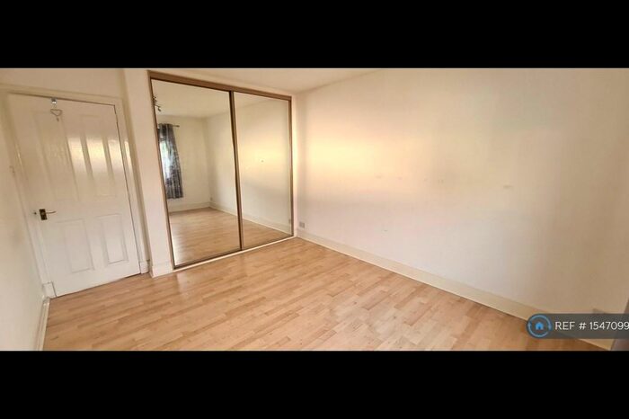 5 Bedroom Semi-Detached House To Rent In Penilee Road, Paisley, PA1