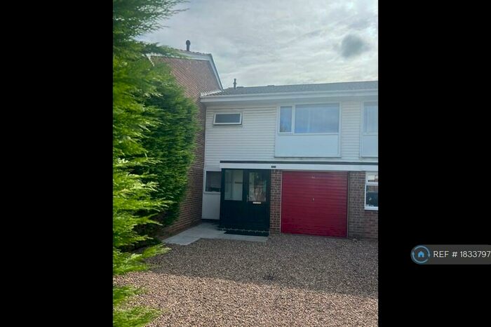 3 Bedroom Terraced House To Rent In Waltham Close, Nottingham, NG2