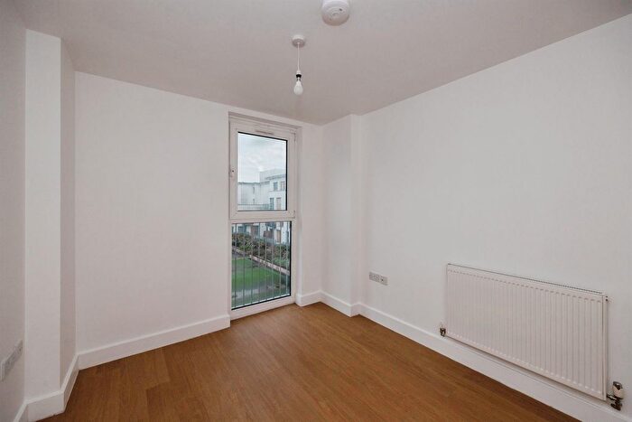 2 Bedroom Flat For Sale In Fratton Way, Southsea, PO4