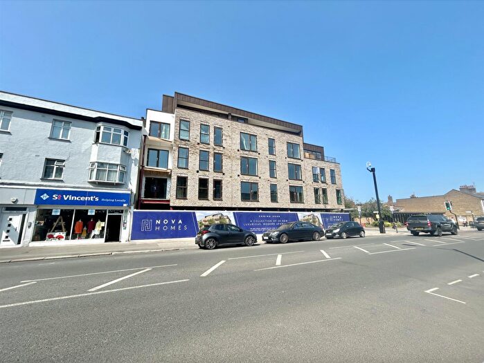 2 Bedroom Flat For Sale In Chalkwell Heights, Westcliff-On-Sea, SS0