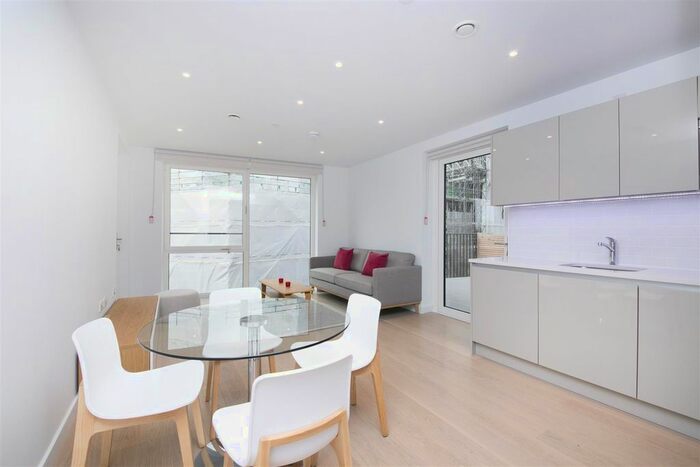1 Bedroom Flat To Rent In Stock House, Elephant &amp; Castle, SE17