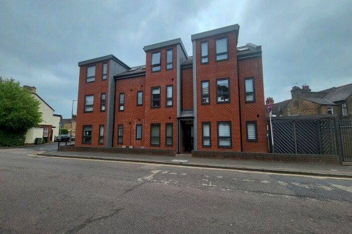 1 Bedroom Flat To Rent In Forester House, Watford, WD18