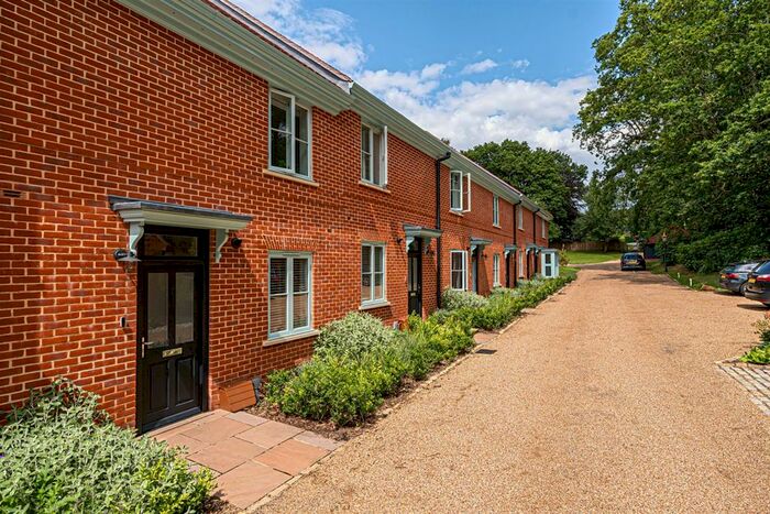 3 Bedroom Terraced House For Sale In Kings Drive, Midhurst, West Sussex, GU29