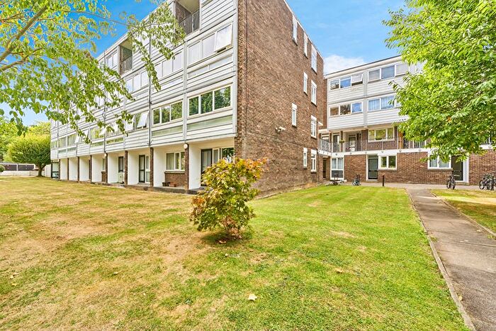 2 Bedroom Maisonette For Sale In Fairlea Place, London, W5