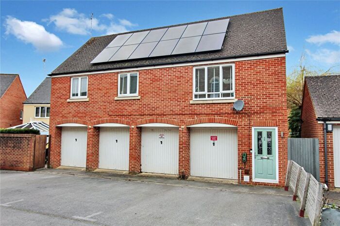 2 Bedroom Detached House For Sale In Sandbourne Road, Taw Hill, Swindon, Wiltshire, SN25