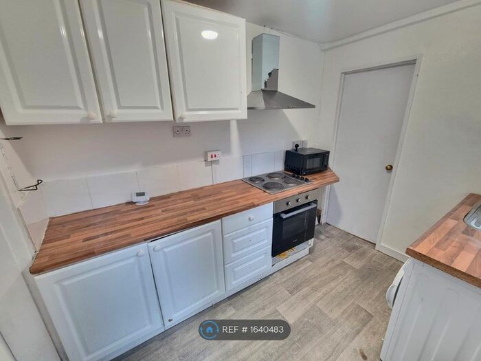 3 Bedroom Terraced House To Rent In Hartley Road, Luton, LU2