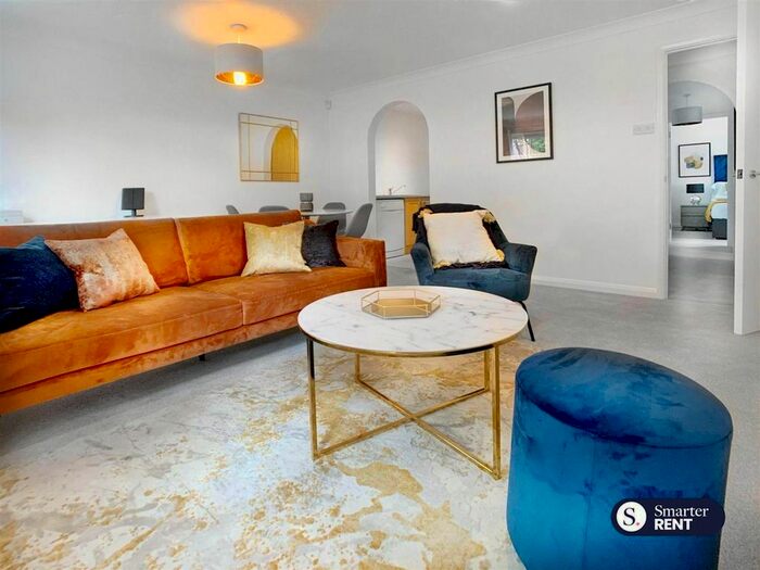 2 Bedroom Flat To Rent In Poppy Place, Wokingham, RG40