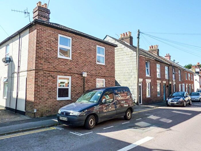2 Bedroom Flat To Rent In Dews Road, Salisbury, SP2