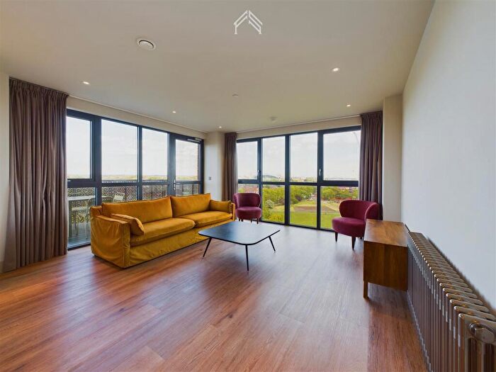 3 Bedroom Flat To Rent In The Sessile, London, N17