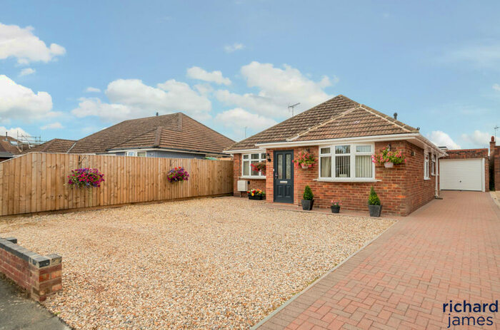 3 Bedroom Bungalow For Sale In Whitelands Road, Stratton St Margaret, Swindon, SN3