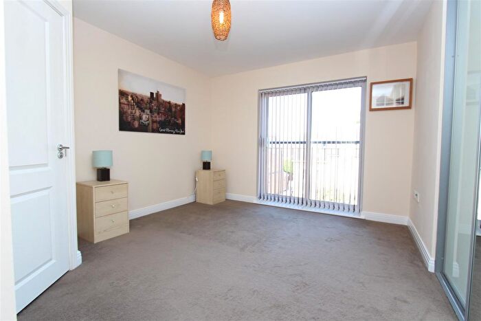 2 Bedroom Flat To Rent In Blythewood Court, Waterloo Road, Uxbridge, UB8
